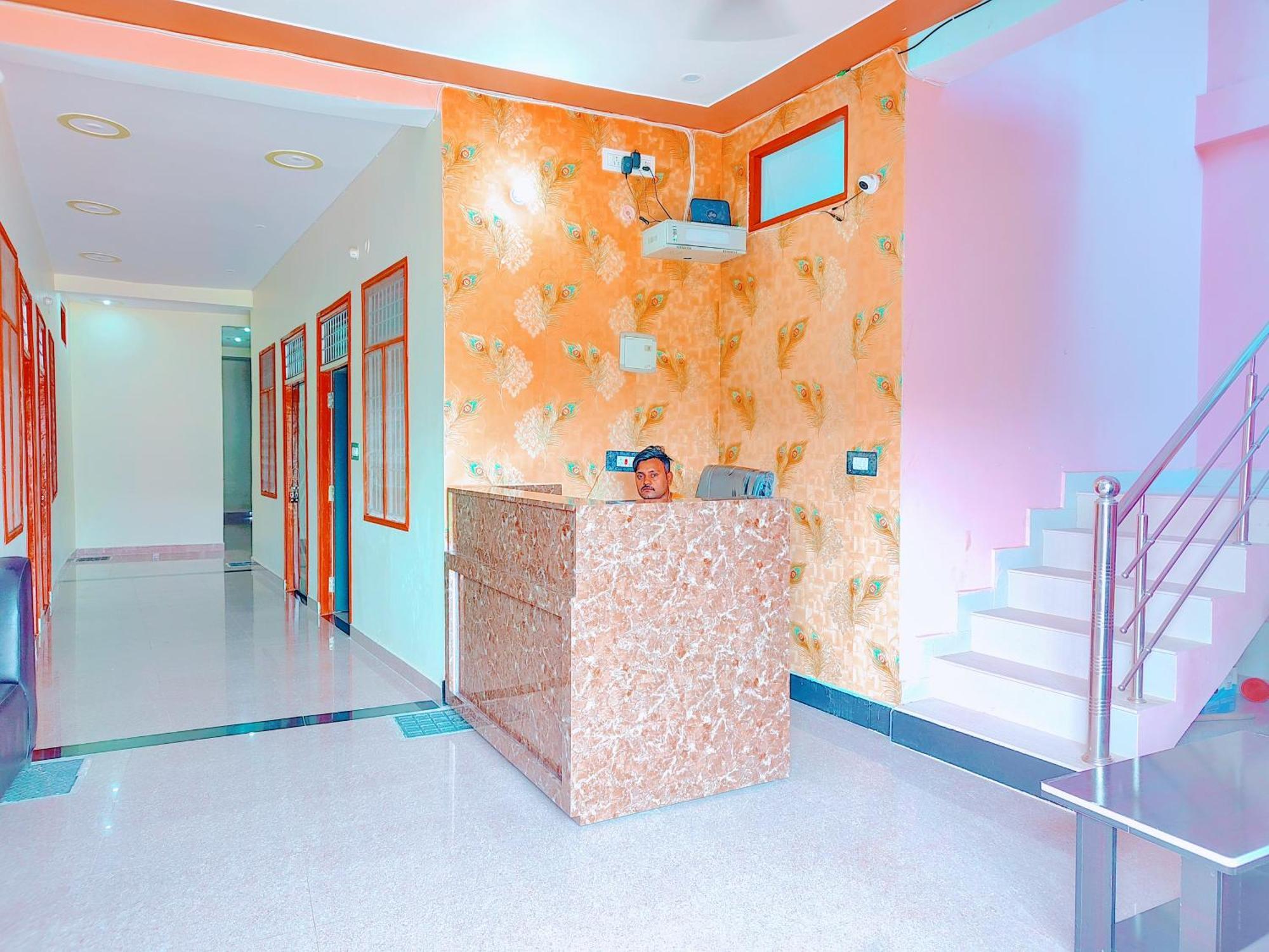 Hotel Raghukul Ayodhya Kültér fotó