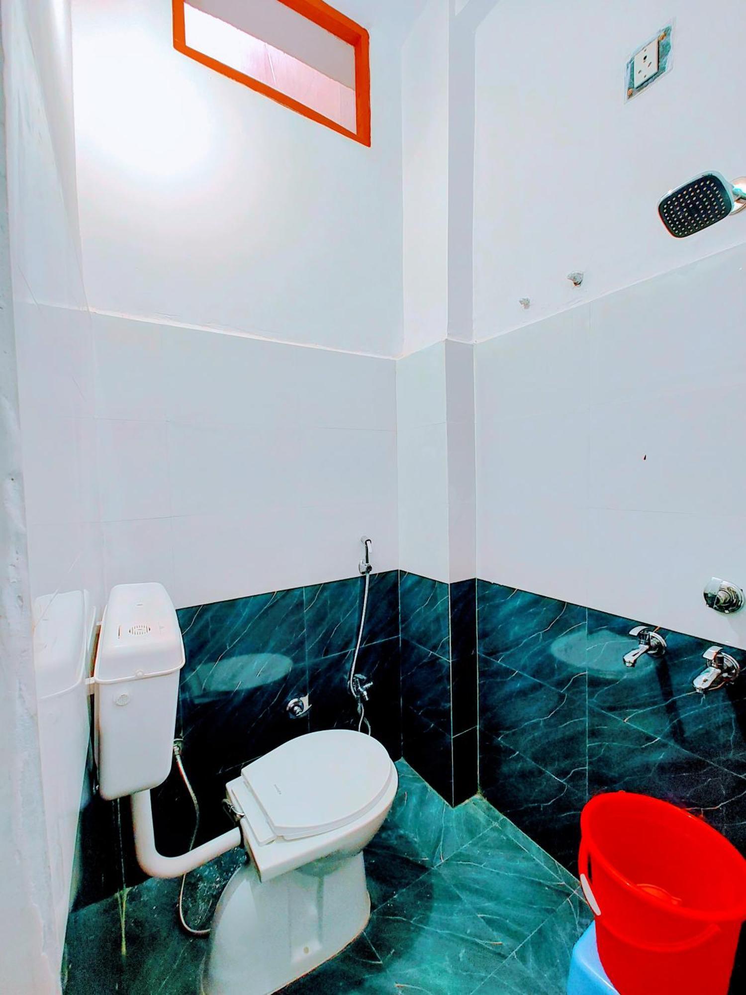 Hotel Raghukul Ayodhya Kültér fotó