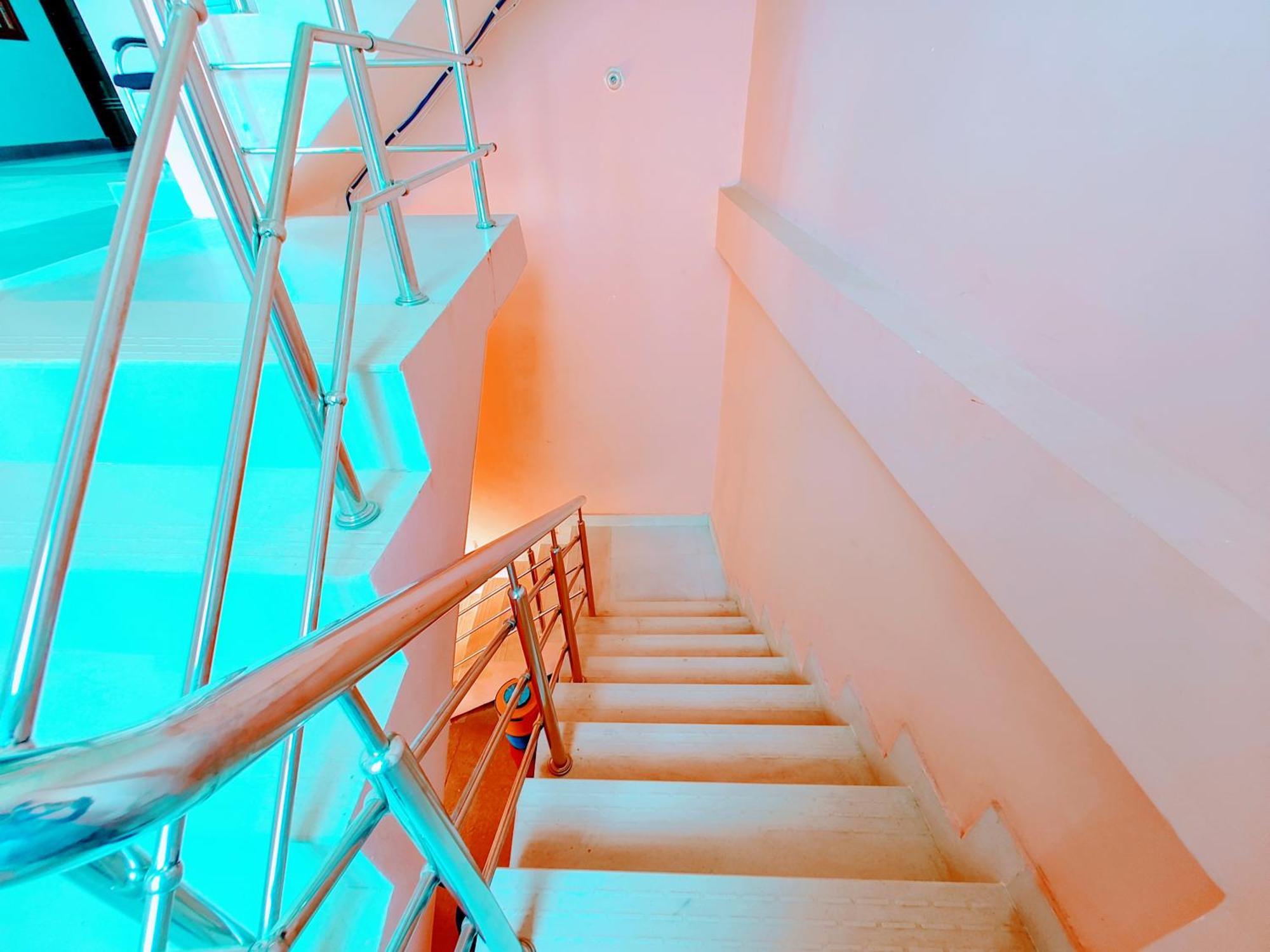 Hotel Raghukul Ayodhya Kültér fotó