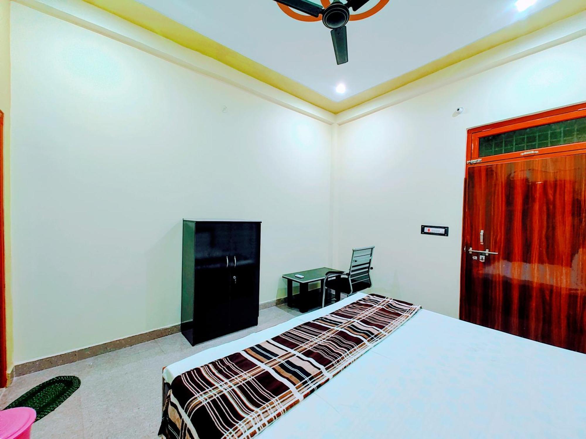 Hotel Raghukul Ayodhya Kültér fotó