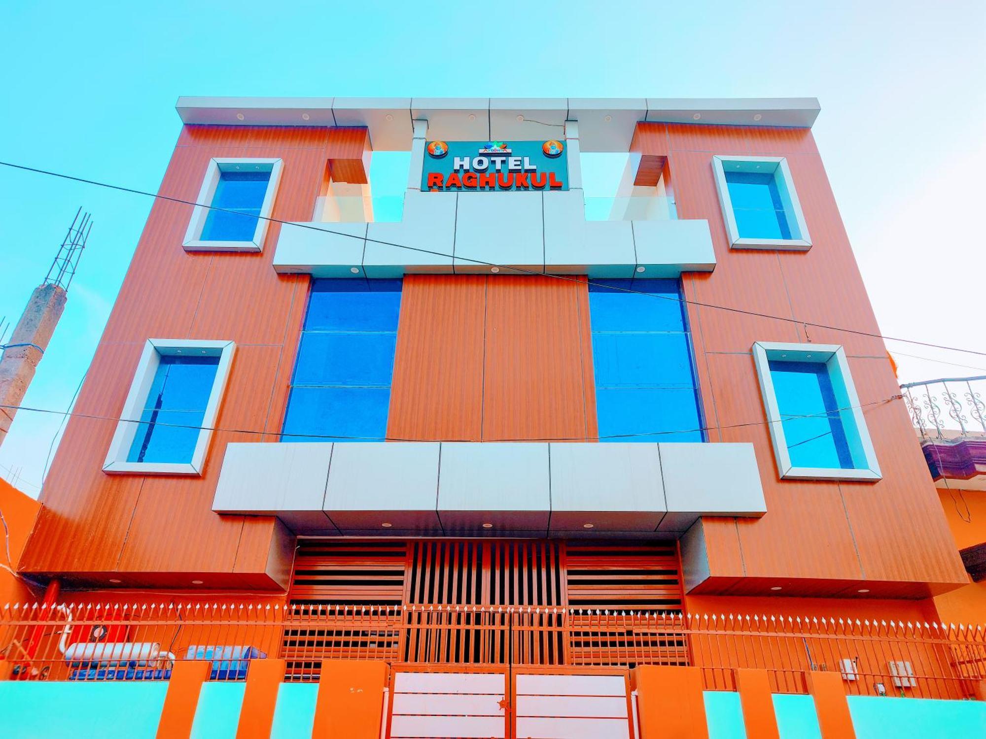 Hotel Raghukul Ayodhya Kültér fotó