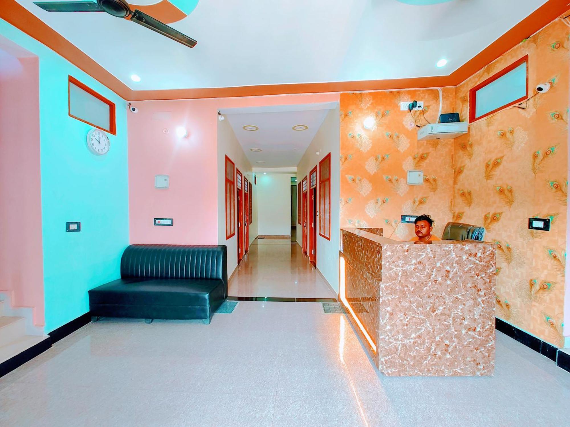 Hotel Raghukul Ayodhya Kültér fotó