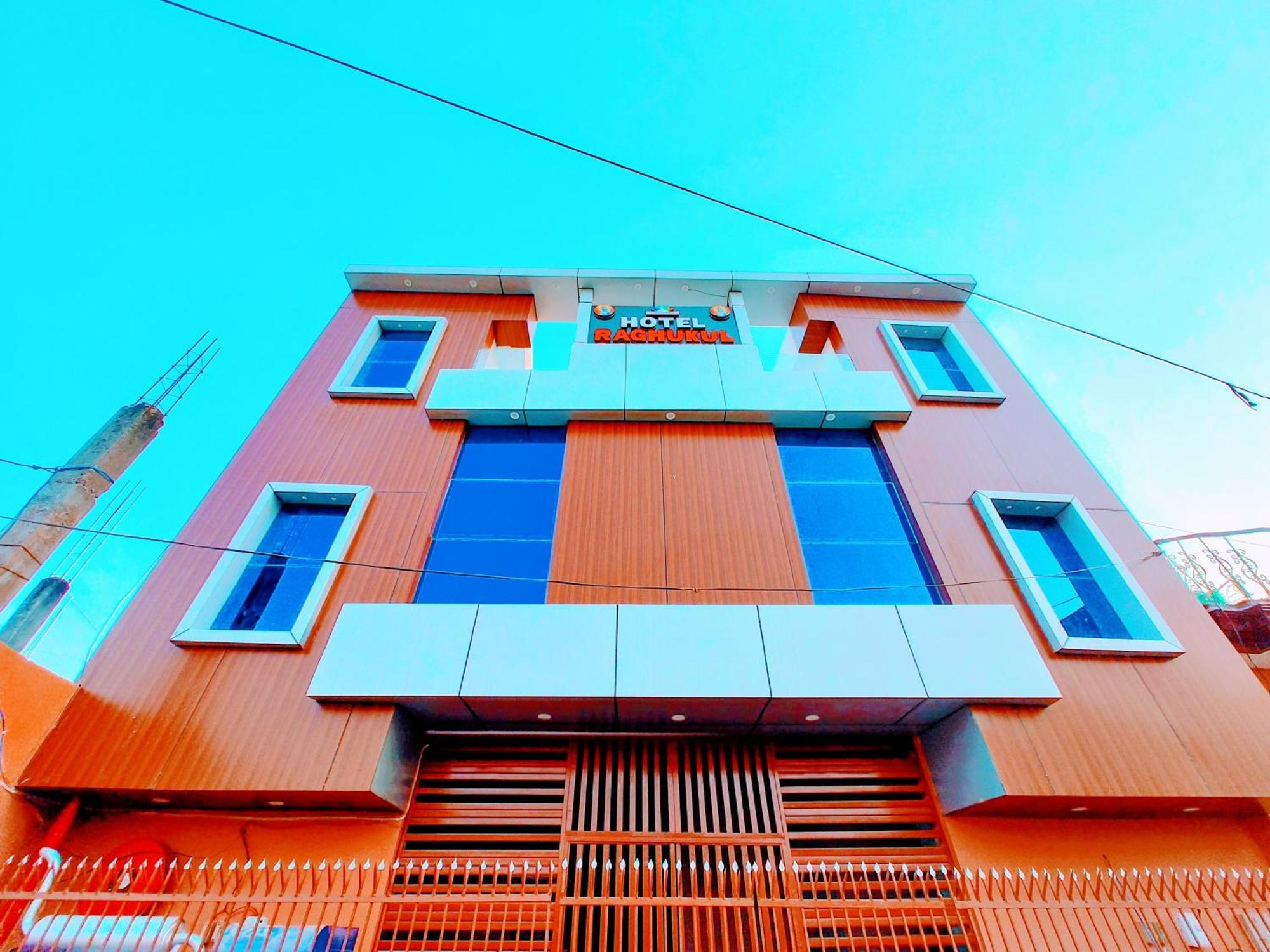 Hotel Raghukul Ayodhya Kültér fotó