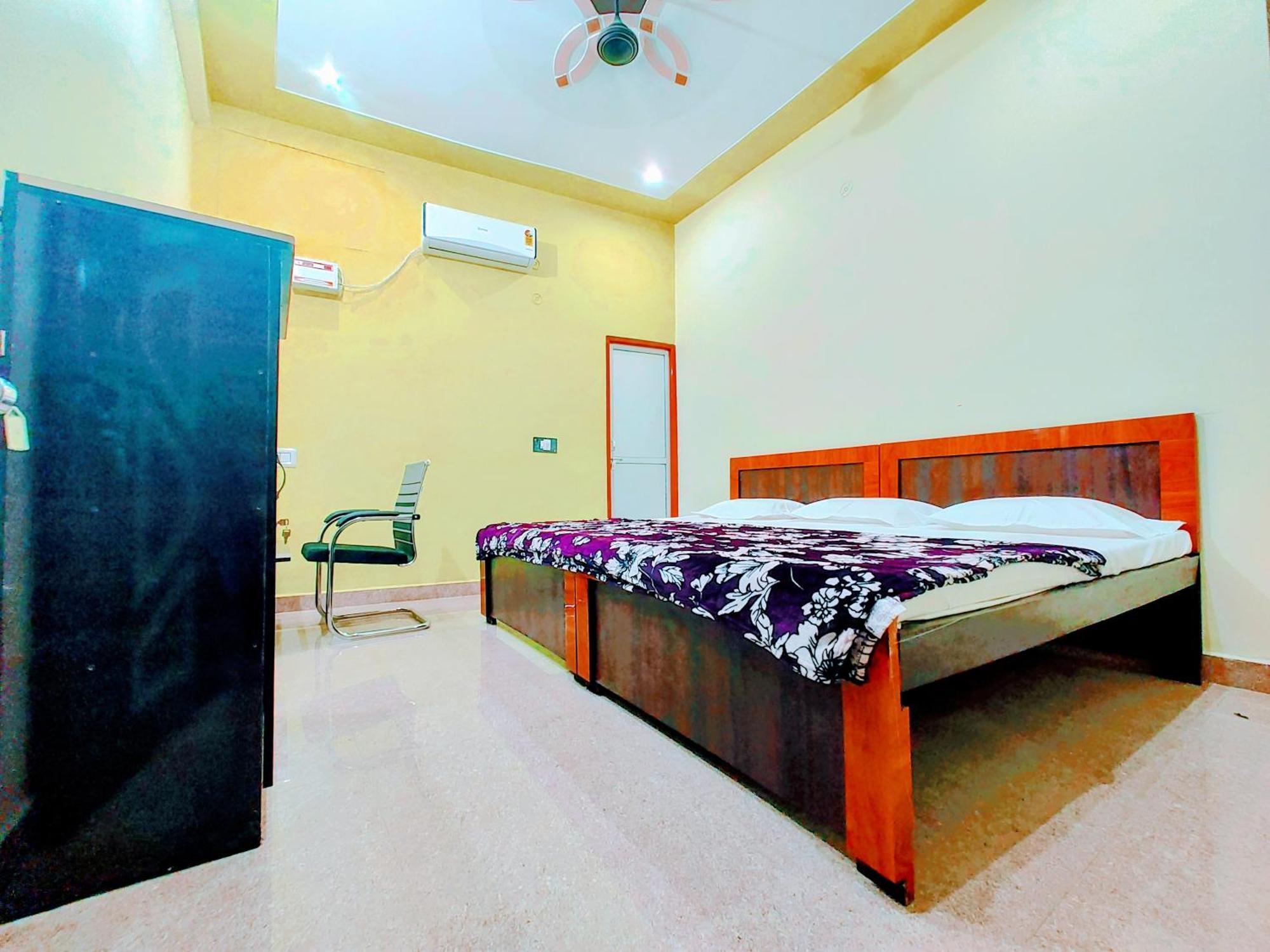 Hotel Raghukul Ayodhya Kültér fotó
