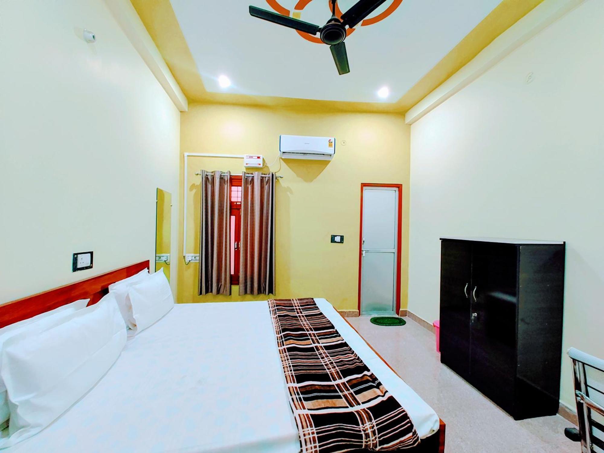 Hotel Raghukul Ayodhya Kültér fotó