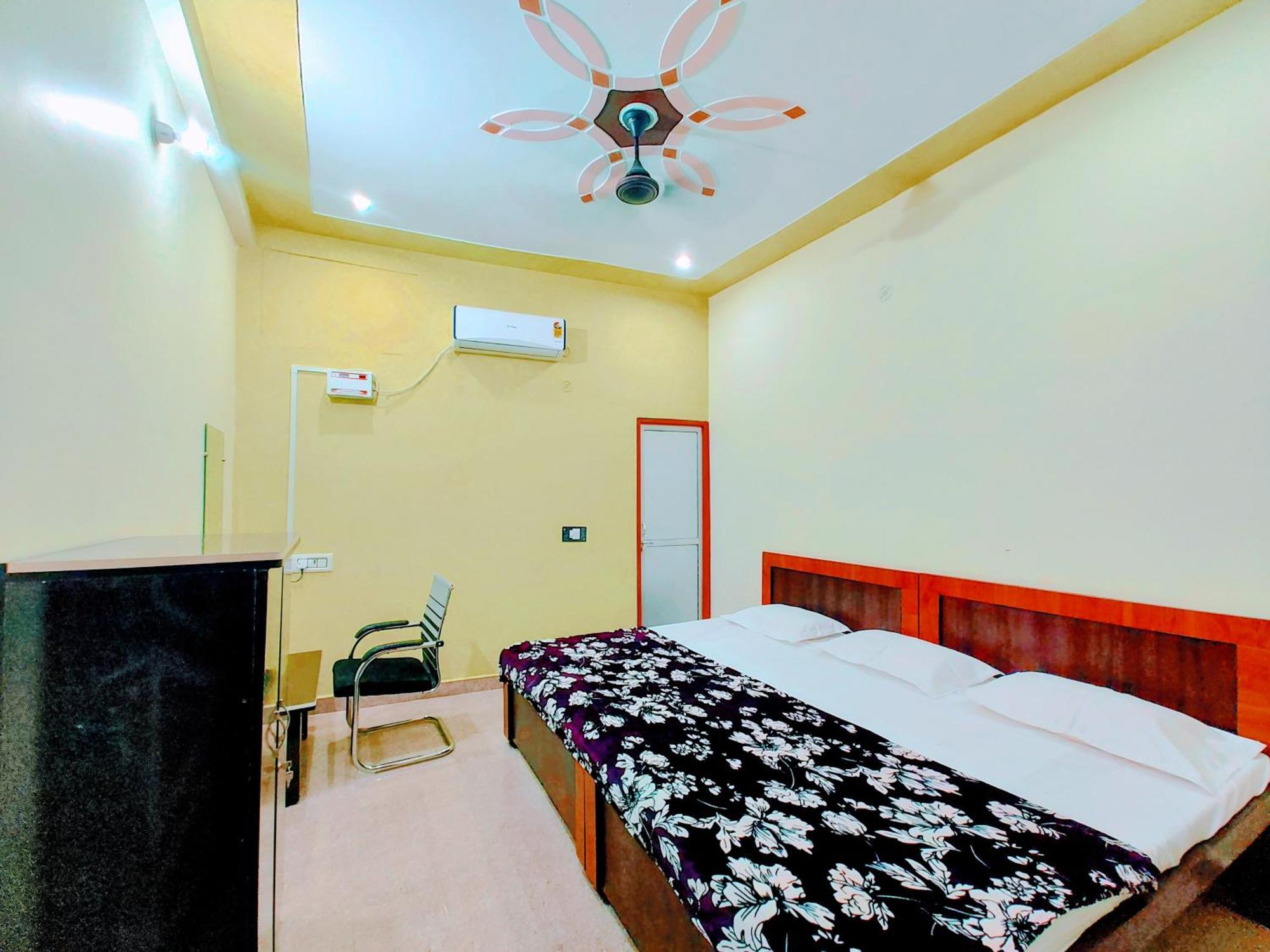 Hotel Raghukul Ayodhya Kültér fotó
