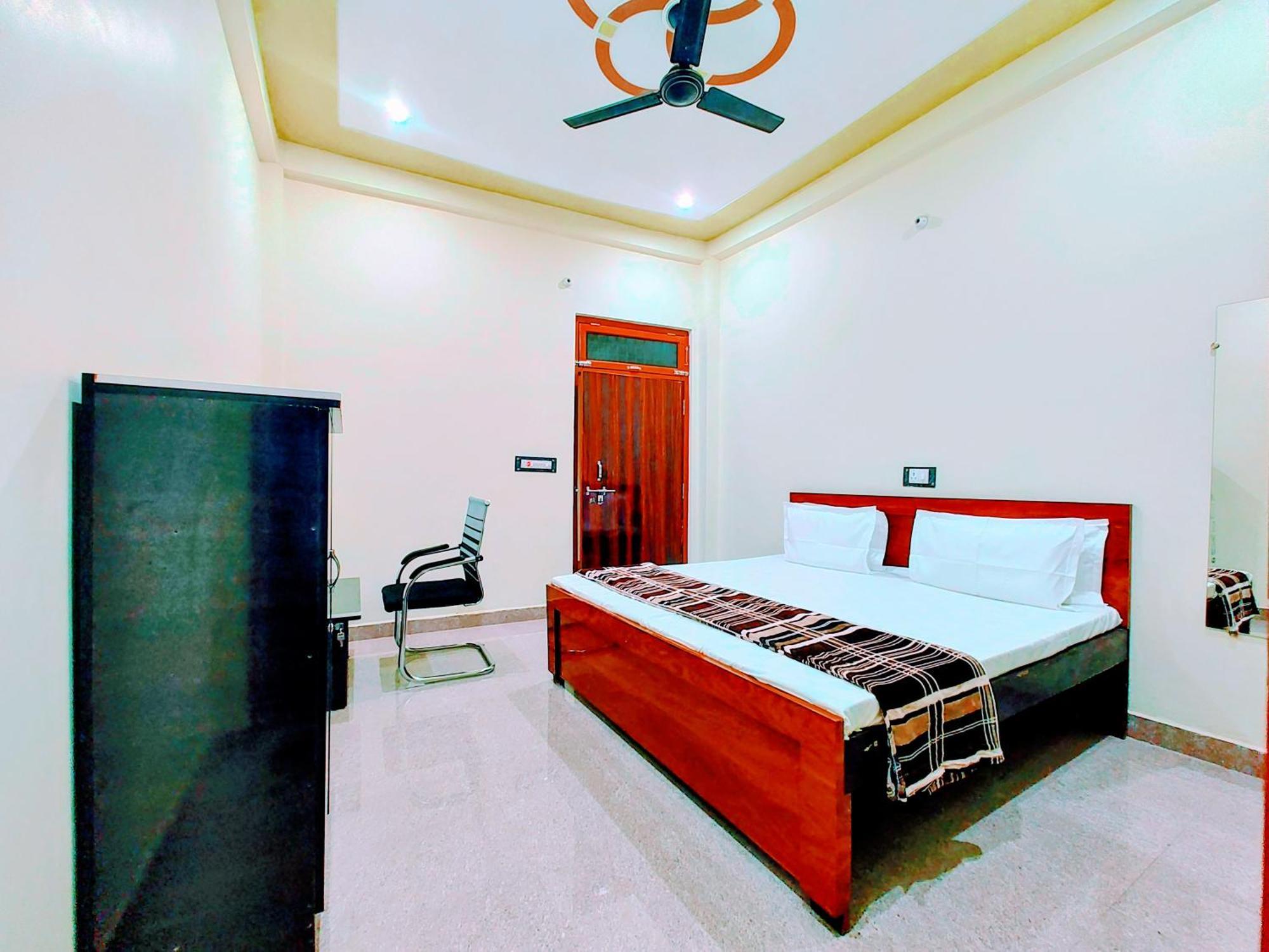 Hotel Raghukul Ayodhya Kültér fotó