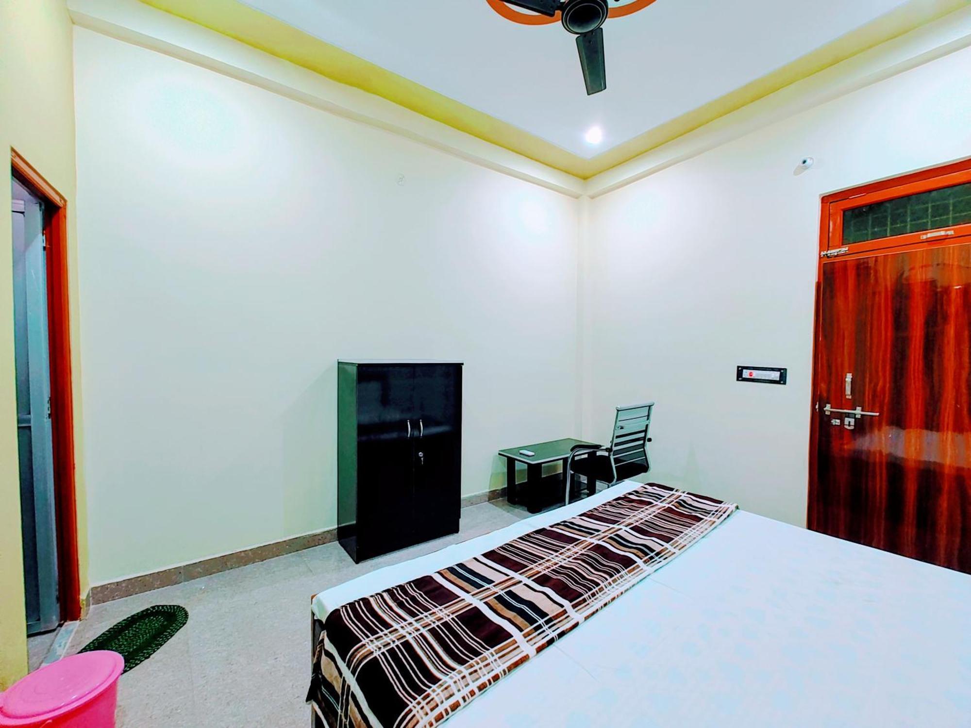 Hotel Raghukul Ayodhya Kültér fotó