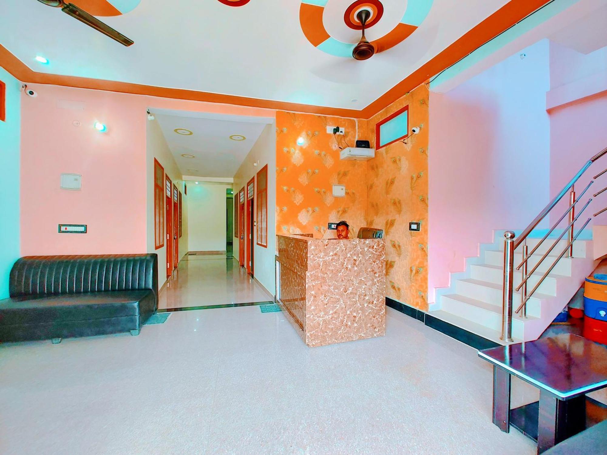 Hotel Raghukul Ayodhya Kültér fotó