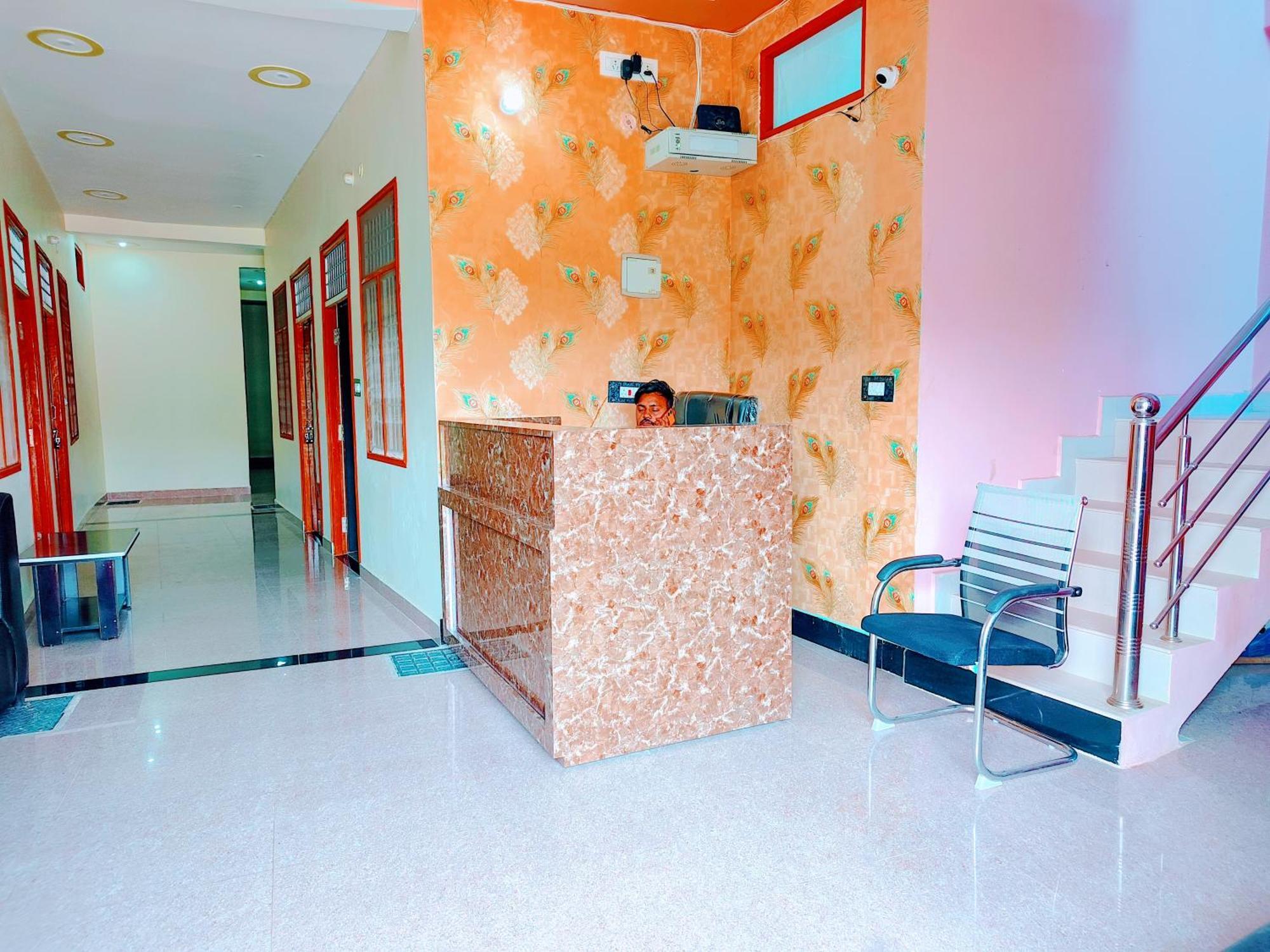 Hotel Raghukul Ayodhya Kültér fotó